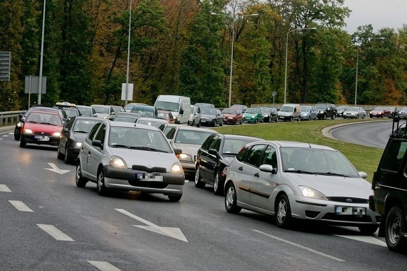 Wrocław: Zderzenie 4 aut przy moście Milenijnym (ZDJĘCIA)