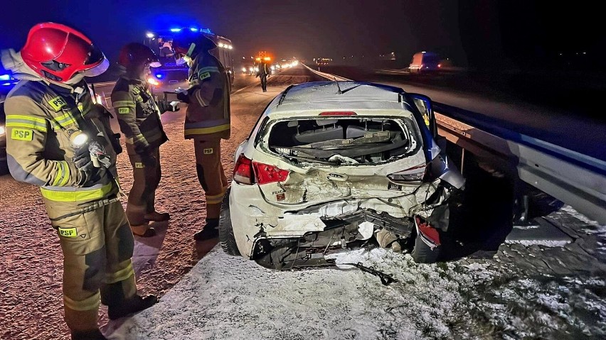 Wypadek w Cedrach Małych: Jedna osoba poszkodowana w...