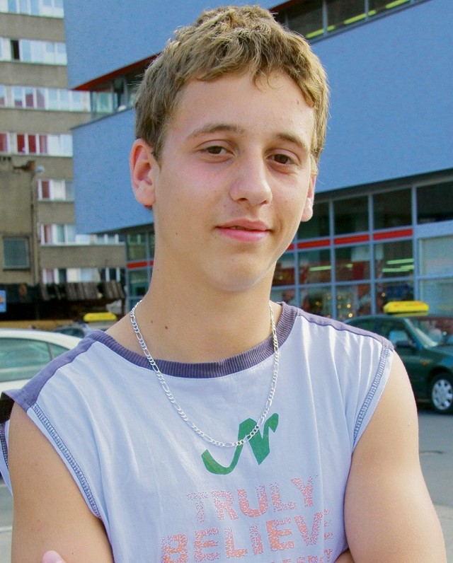 Damian Małyska, 18 lat, łodzianin. Pracuje jako handlowiec. Jego zainteresowania to sport i rap. Wakacje spędził nad zalewem Jeziorsko