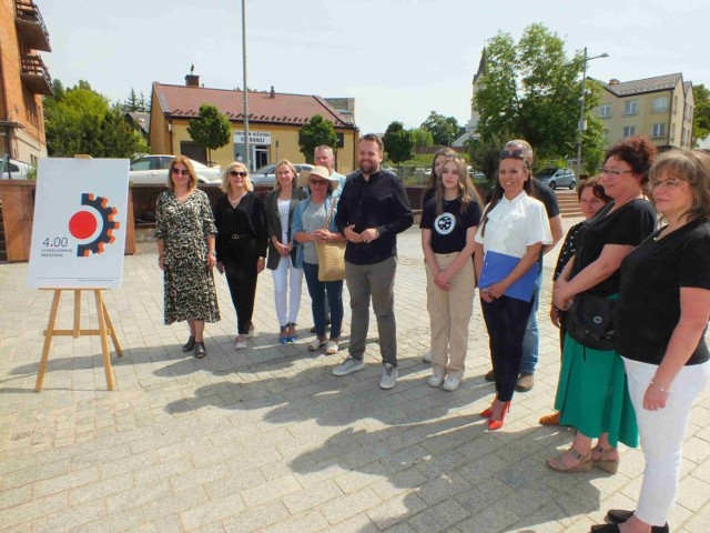 Marek Materek, prezydent Starachowic, podczas konferencji prasowej na starachowickim Rynku. Więcej na kolejnych zdjęciach