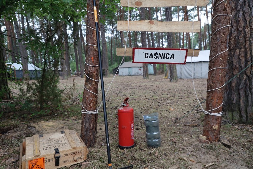 Strażacy z Piotrkowa kontrolują obozy harcerskie