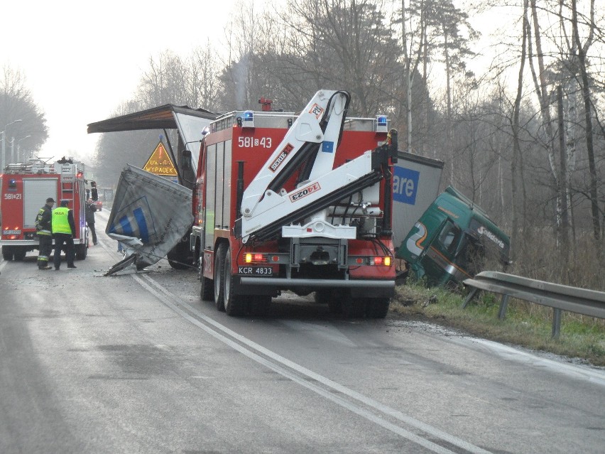 Wypadek w Rybniku. Zderzyły się dwie ciężarówki [ZDJĘCIA]