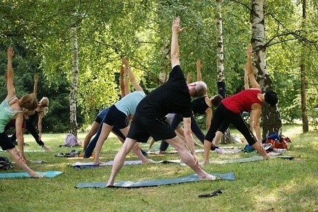 Co sobotę na poznańskiej Cytadeli można ćwiczyć jogę z Akademią 50+