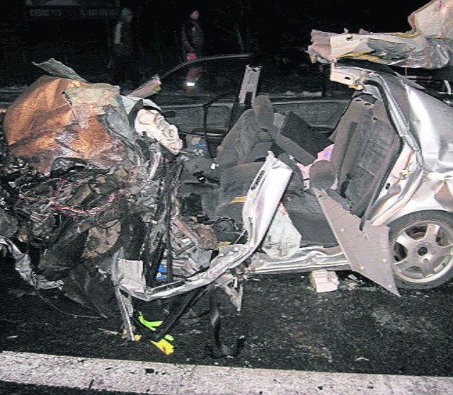 Samochód 39-latka z Woli Dębińskiej zderzył się z cysterną.