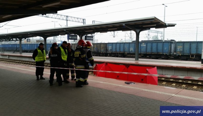 Tragiczny wypadek w Iławie. Mężczyzna wpadł pod pociąg [ZDJĘCIA]