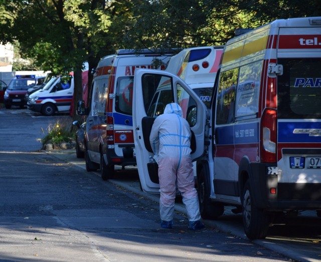 Walka z koronawirusem wciąż trwa. Ci, którzy zajmują się pacjentami, podejmują się trudnej, wymagającej pracy.