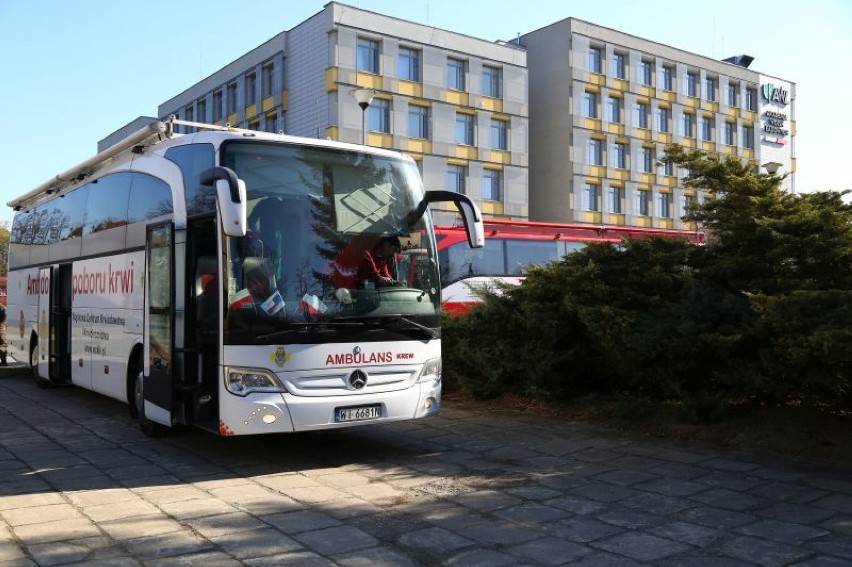 Wrocław. Żołnierze oddali ponad 50 litrów krwi. #zarażamydobrem (ZOBACZ ZDJĘCIA)