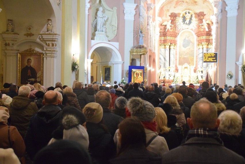 Trzemeszno. Obraz Matki Bożej Jasnogórskiej w parafii pw. Wniebowzięcia NMP