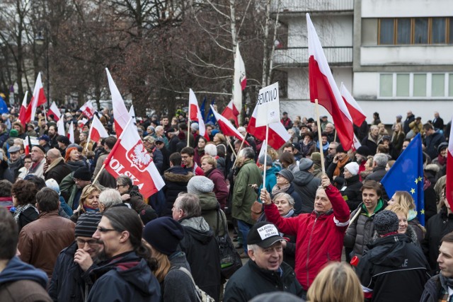 Protest Komitetu Obrony Demokracji przed Sejmem [ZDJĘCIA]