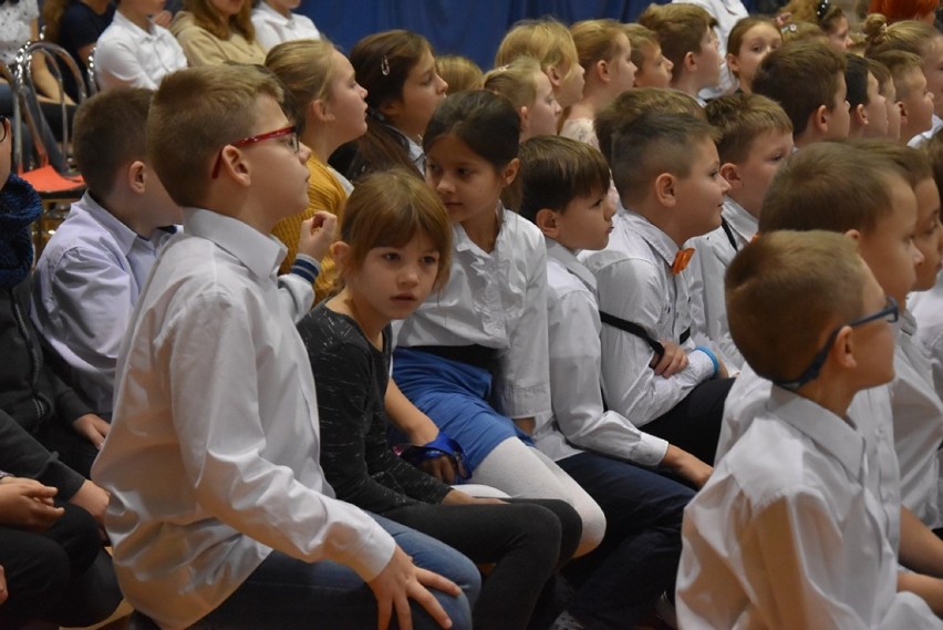 Pokaz szermierki w Lubinie. Każdy może spróbować swoich sił