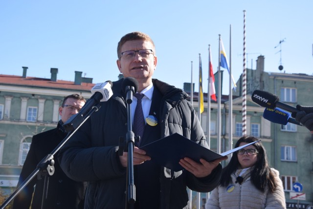 Konferencja prasowa w sprawie pomocy dla Ukrainy, Częstochowa, 1 marca 2022 roku. 

Zobacz kolejne zdjęcia. Przesuwaj zdjęcia w prawo - naciśnij strzałkę lub przycisk NASTĘPNE