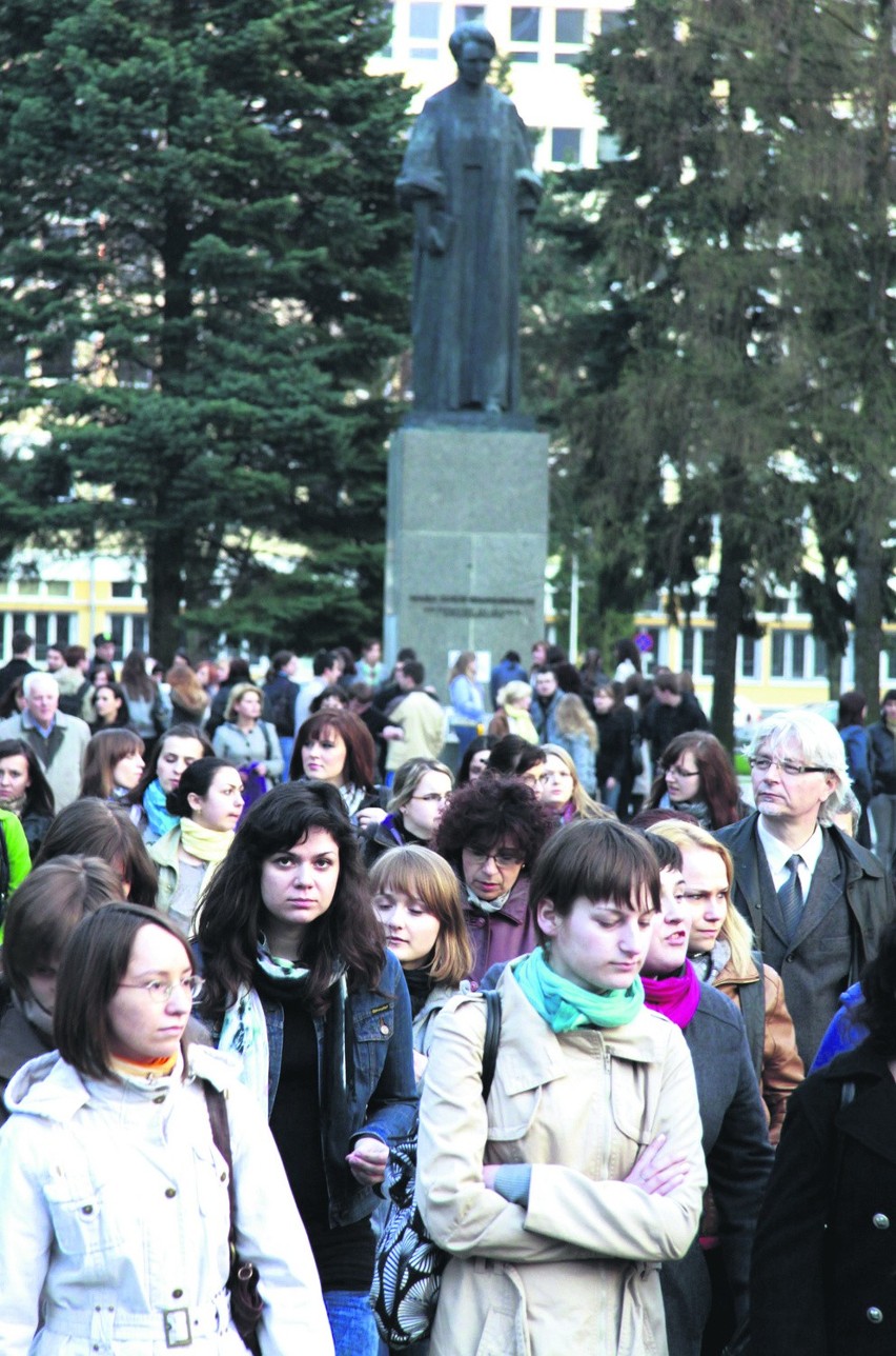 Studenci zebrali się na pl. M.C-Skłodowskiej