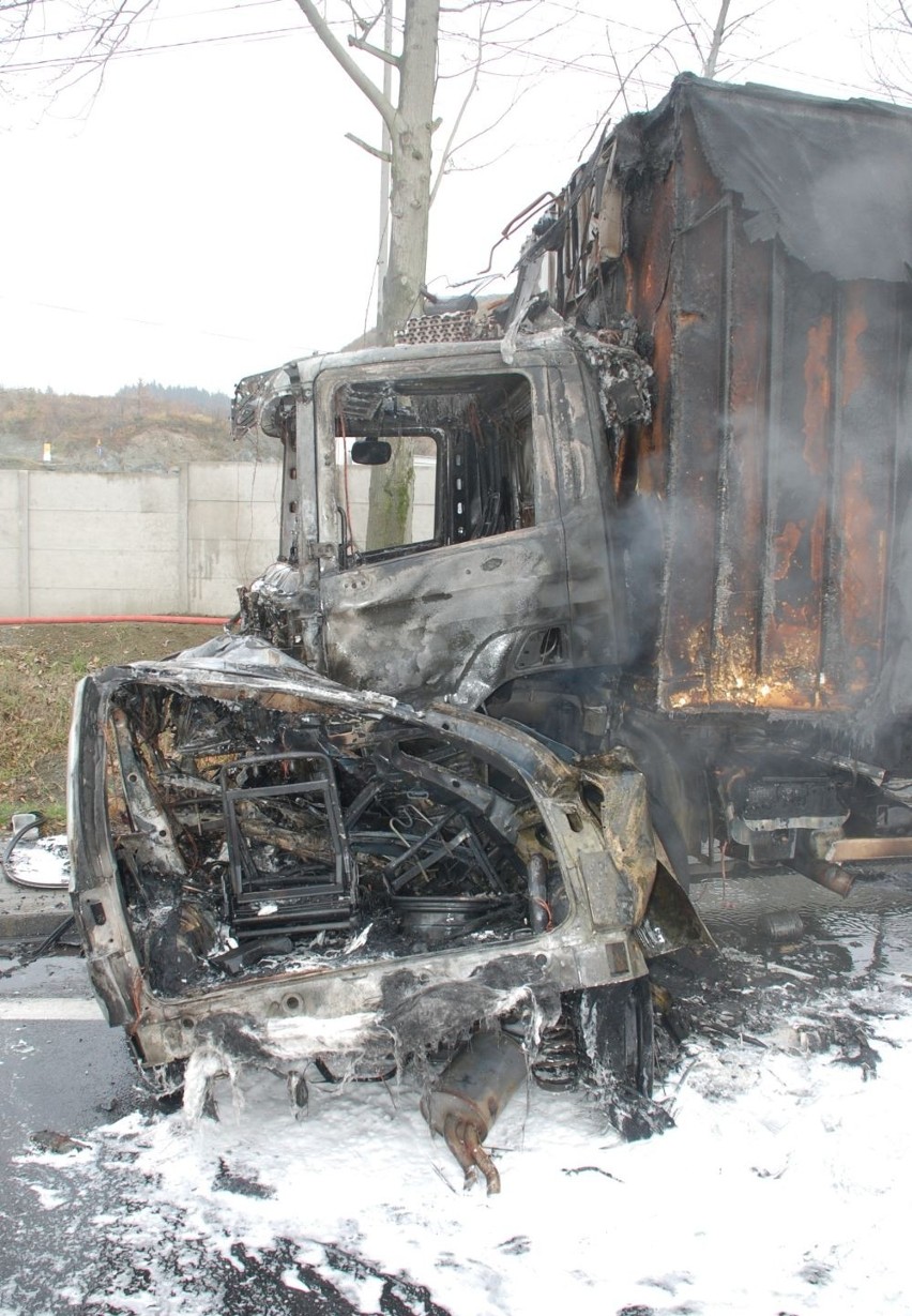 Tragiczny wypadek w gminie Ząbkowice Śląskie. Dwie osoby nie żyją (ZDJĘCIA)