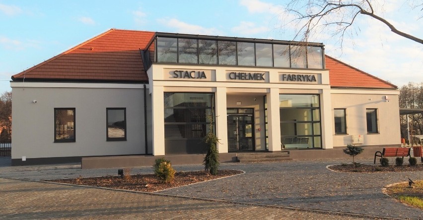 Stacja Chełmek Fabryka po zakończeniu modernizacji budynku...