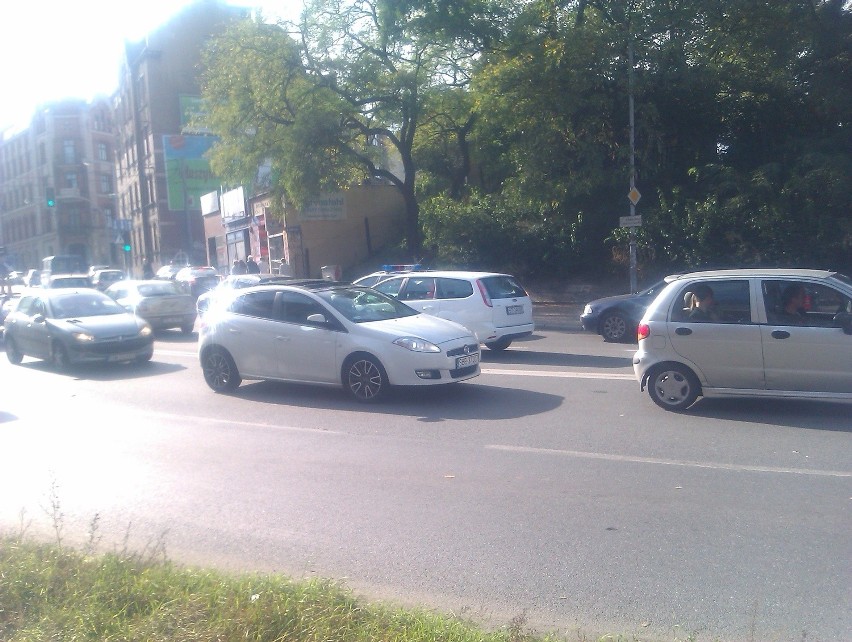 Alarmy bombowe w Katowicach. Centrum miasta sparaliżowane