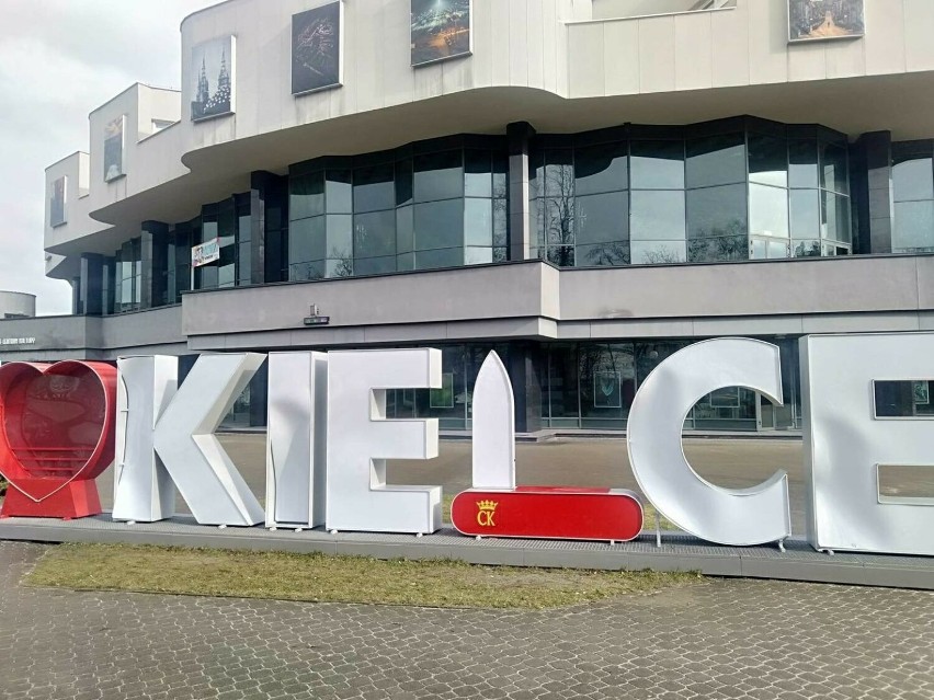 Wandale  zniszczyli napis I❤️Kielce przed KCK