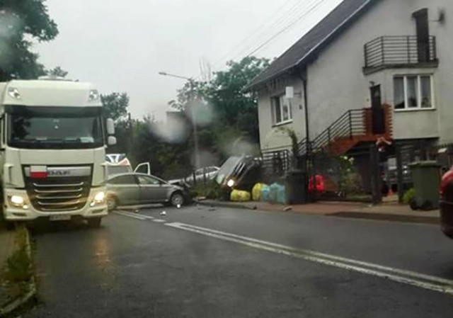 Kierowca audi uderzył w forda