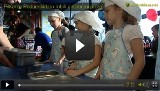 Piłkarze Podbeskidzia razem z dziećmi robili pizzę [WIDEO]