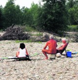 Na plaży nad Sołą jest goło i wesoło  