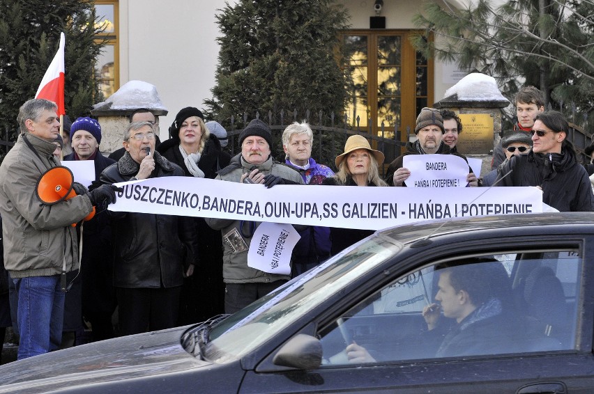 Kraków: pikieta przeciwko Banderze. Galeria zdjęć