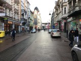 Koronawirus. W Katowicach puste ulice i szturm na sklepy. Ludzie kupują na zapas