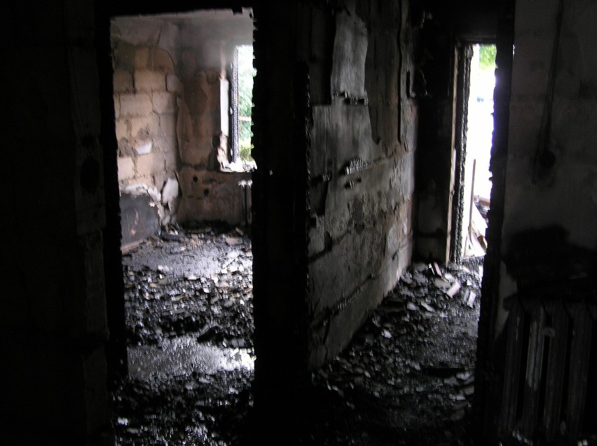 Firlej: 53-latek podpalił dom, a później się powiesił