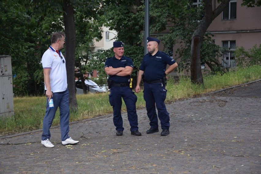 Akt wandalizmu przy pomniku smoleńskim w Stargardzie. PiS łączy go z wizytą marszałek Sejmu, która w niedzielę znów zawitała do Stargardu