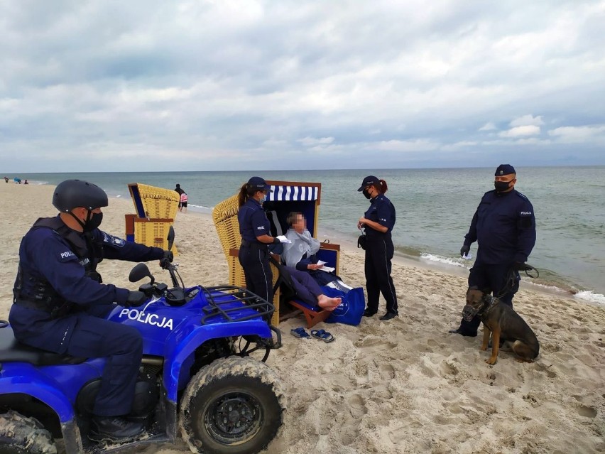 Przez wakacje 2020 policjanci z puckiej komendy prowadzili działania profilaktyczno-ostrzegawcze pt. Wakacyjna Akcja „Plaża”