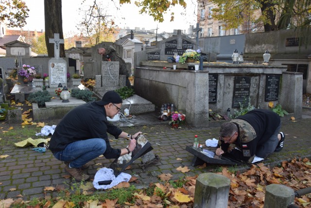 Odnawiali żołnierskie mogiły na Cmentarzu Miejskim w Kaliszu
