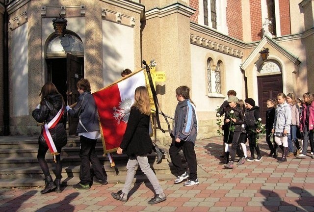 Wypadek w Kozach: Tłumy ludzi na pogrzebie Patryka i Konrada [ZDJĘCIA]