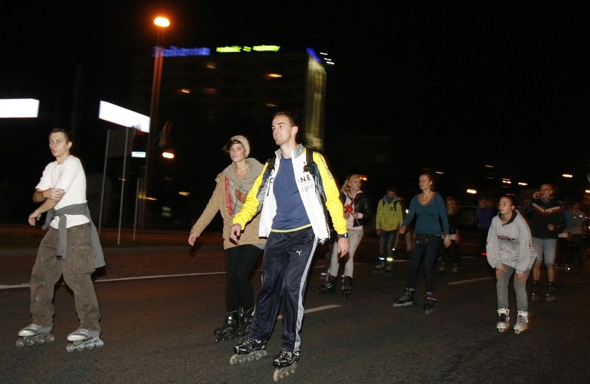 Nightskating, czyli nocne rolowanie w Katowicach [ZDJĘCIA]