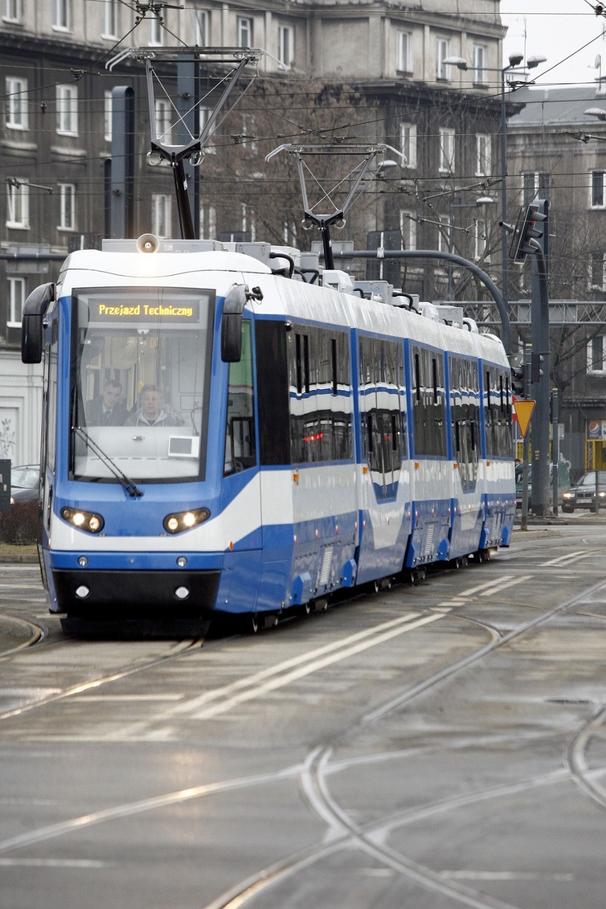 Najdłuższy tramwaj już na ulicach Krakowa [ZDJĘCIA]