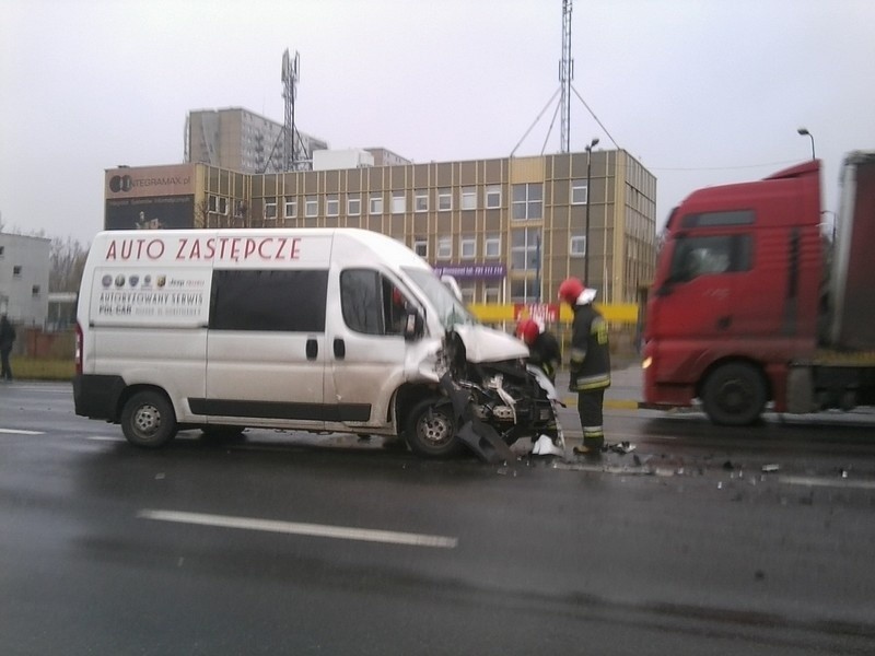 W zderzeniu trzech aut na Lechickiej ranne zostały dwie...