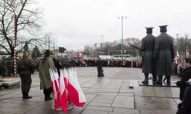 Uroczystościami pod poznańskim pomnikiem Powstańców Wielkopolskich rozpoczęły się oficjalne obchody 94. rocznicy wybuchu Powstania Wielkopolskiego.