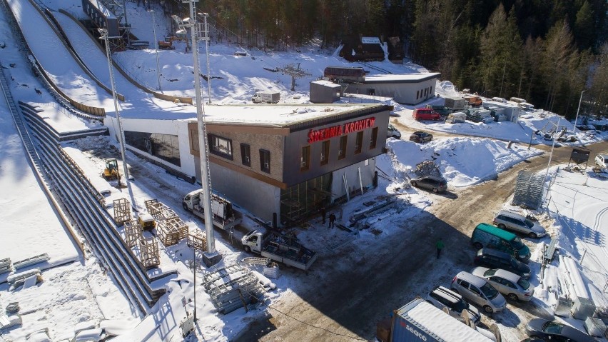 Zakopane. Kompleks Średniej Krokwi już prawie gotowy! Roboty na skoczniach idą pełną parą pomimo zimy. Kiedy pierwsze skoki?