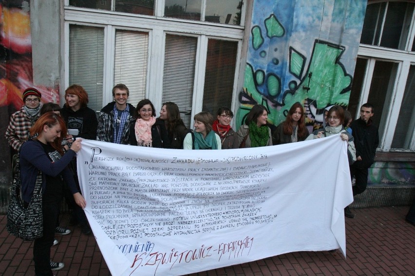 Studenci etnologii protestowali, kując do sesji