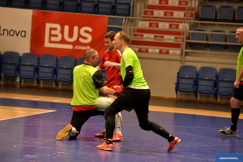 Salamander mistrzem 4. edycji Włocławskiej Futsal Ligi [wyniki 11. kolejki, wyróżnienia, drużyna gwiazd, zdjęcia z zakończenia]