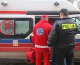 Wypadek na Twardosławickiej w Piotrkowie. BMW wylądowało na ogrodzeniu