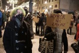 Protest kobiet w Łodzi w piątek. Trwa Strajk Kobiet 29.01.2021. Oburzenie o publikacji wyroku Trybunału Konstytucyjnego w sprawie aborcji 