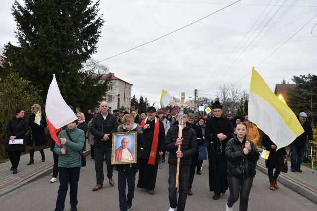 Marsz w 18. rocznicę śmierci Jana Pawła II przeszedł ulicami Medyki.