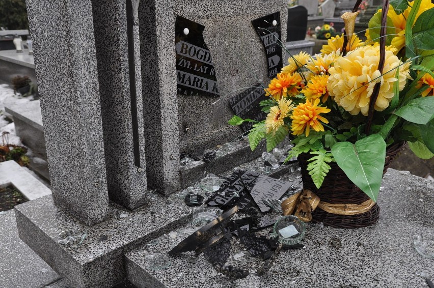 Hrubieszów: wandale zdewastowali 12 grobów