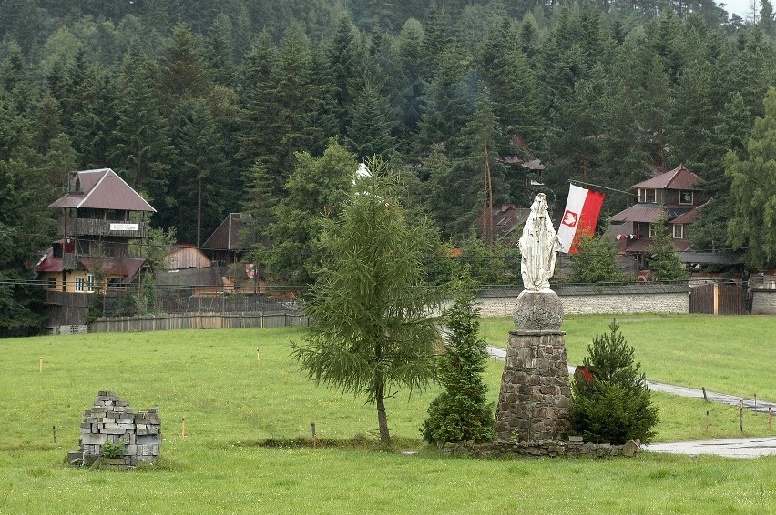 Pustelnia w Grzechyni to system wież wartowniczych,...