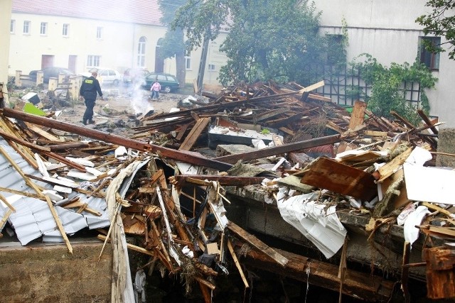 Najbardziej ucierpiały domy wzdłuż potoku Miedzianka. Niektóre zniknęły