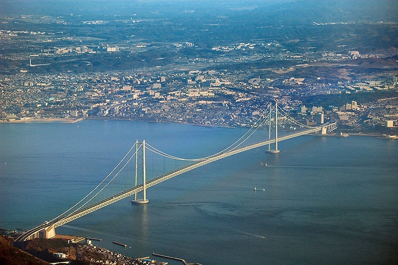 Most Akashi Kaikyō w Japonii...