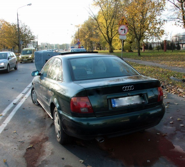 Wypadek na Łukasiewicza, dwie osoby zostały przewiezione do szpitala
