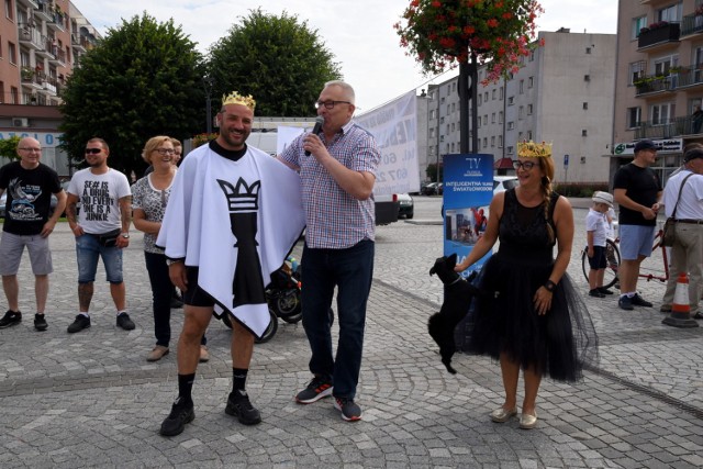 Na starcie zameldowało się 18 załóg, czyli około 100 uczestników, którzy przebrali się nawiązując do klasycznych gier komputerowych, planszowych, nieśmiertelnych szachów czy klocków lego. Nie zabrakło także kreatywnego podejścia do hasła przewodniego i dzięki temu mogliśmy podziwiać załogę „50 twarzy bobra”, nawiązującą do zabaw dla dorosłych.