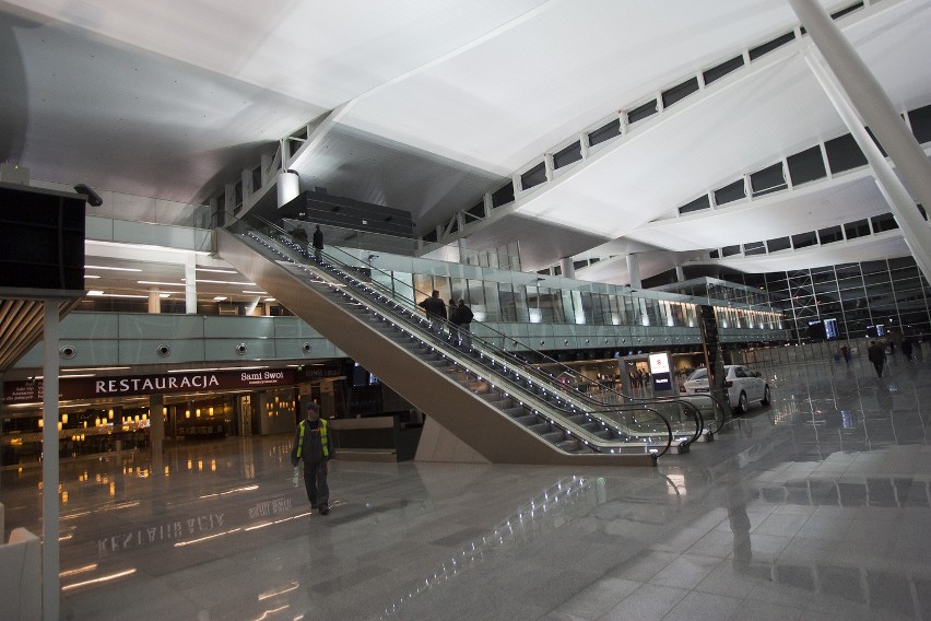 Wrocław: Nowy terminal lotniska już działa (ZDJĘCIA, FILM)