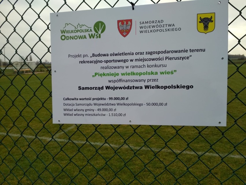 W Pieruszycach zakończyła się realizacja projektu polegającego na budowie oświetlenia oraz zagospodarowania terenu rekreacyjno-sportowego