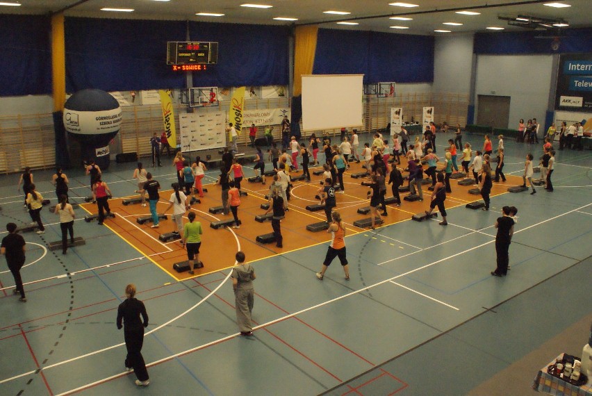 Hala sportowa w Radzionkowie została otwarta w 2010 roku....