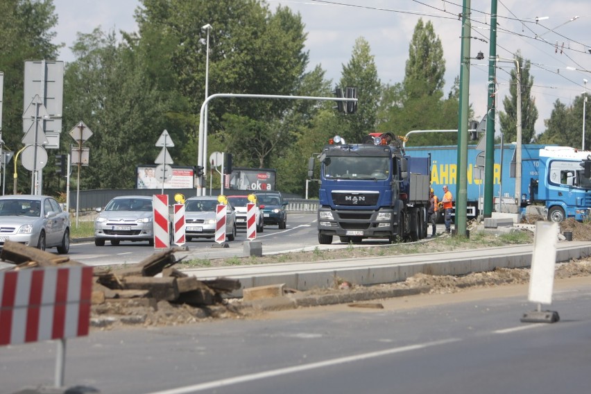 Remont torowiska w Sosnowcu na ul. Piłsudskiego. Są utrudnienia dla pasażerów